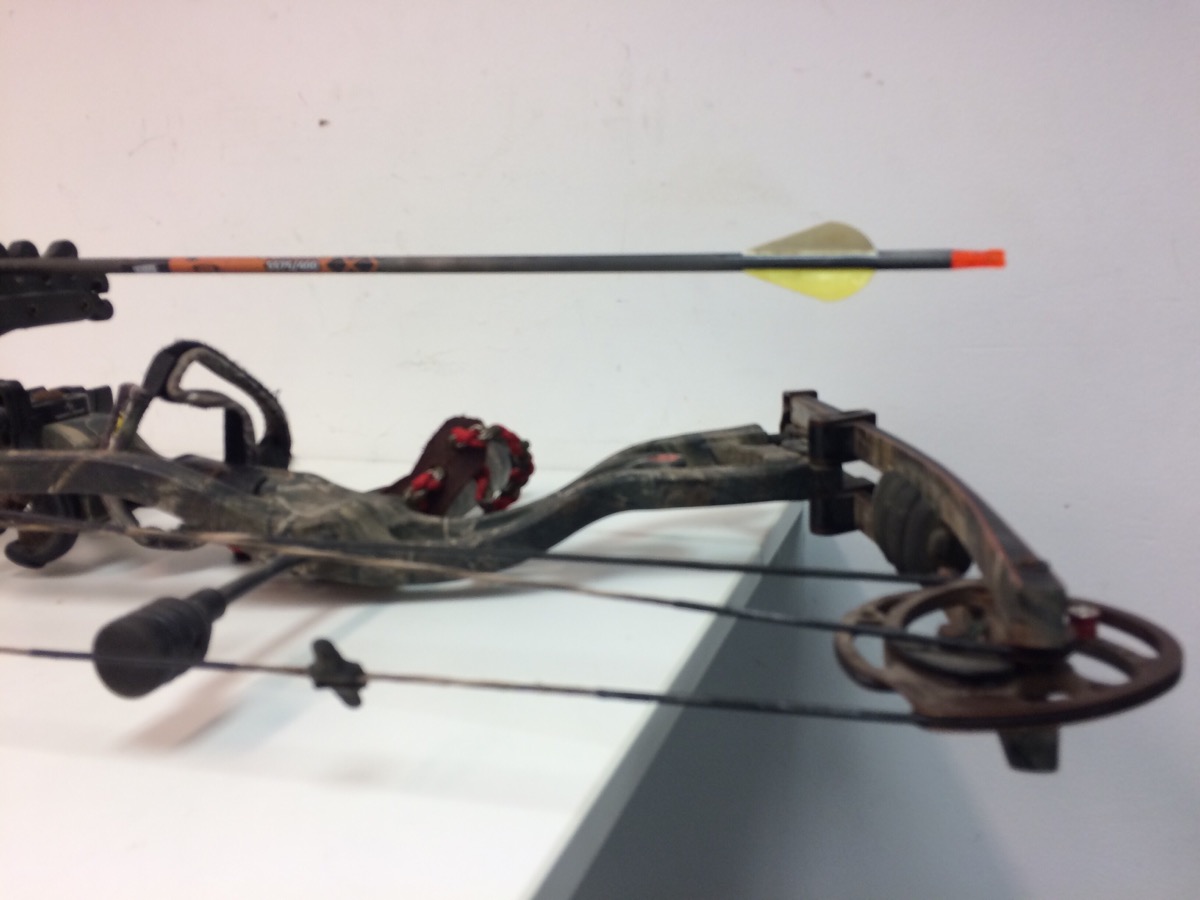 Pink Hoyt Rampage XT Right Handed Compound Bow Good Used Guns