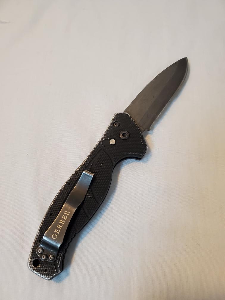 GERBER 154CM KNIFE Acceptable | Used Guns