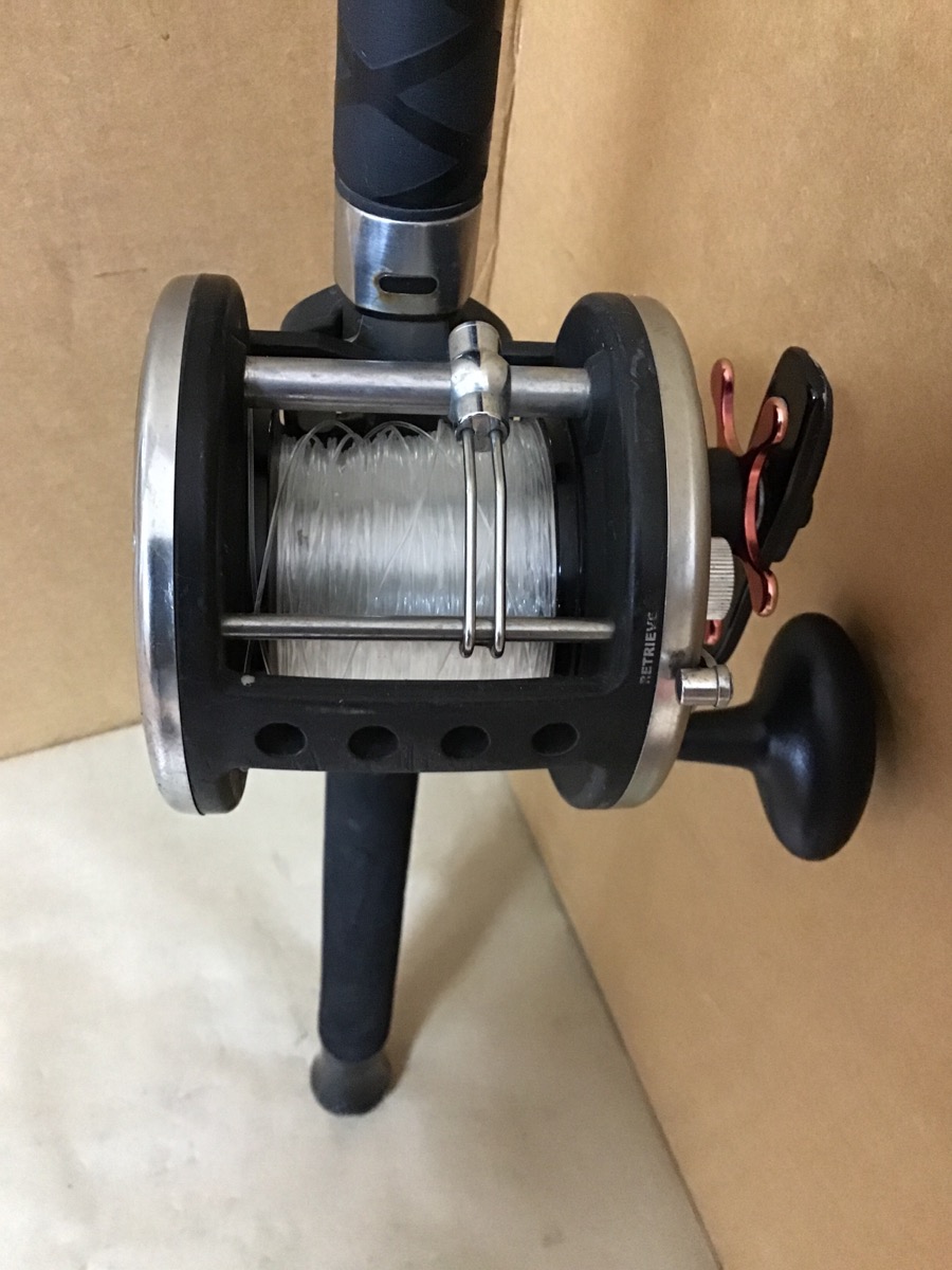 PENN FISHING 2PC REEL ROD COMBO REEL DEFIANCE 40LW ROD TSUNAMI *INSTORE