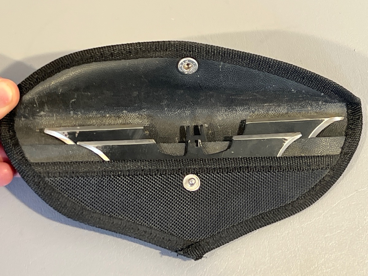 BATMAN THROWING KNIFE SET OF 2 Very Good Used Guns