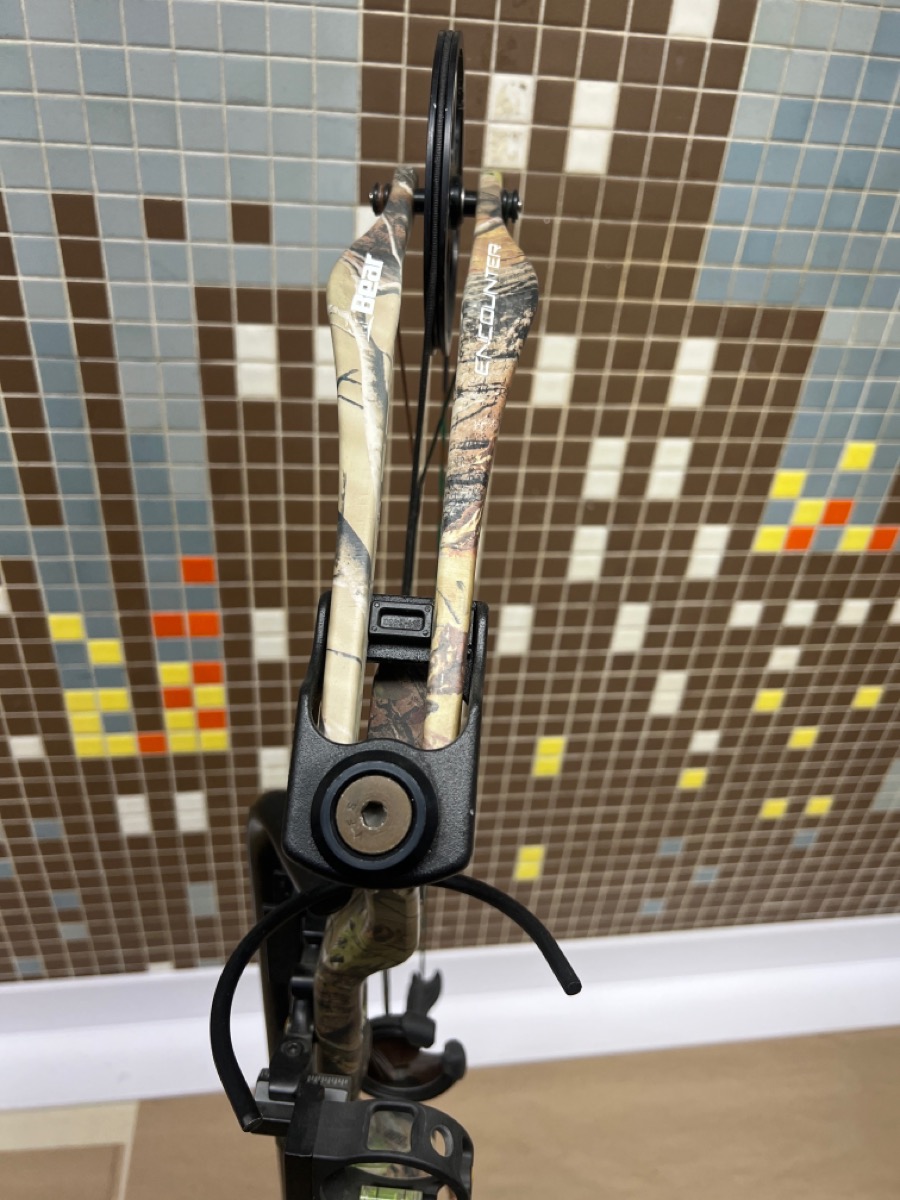 BEAR ARCHERY Bow ENCOUNTER compound bow w/ trophy ridge site Very Good