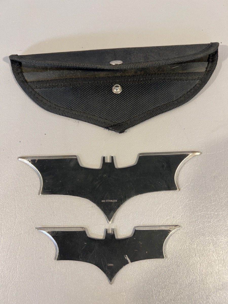 BATMAN THROWING KNIFE SET OF 2 Very Good Used Guns