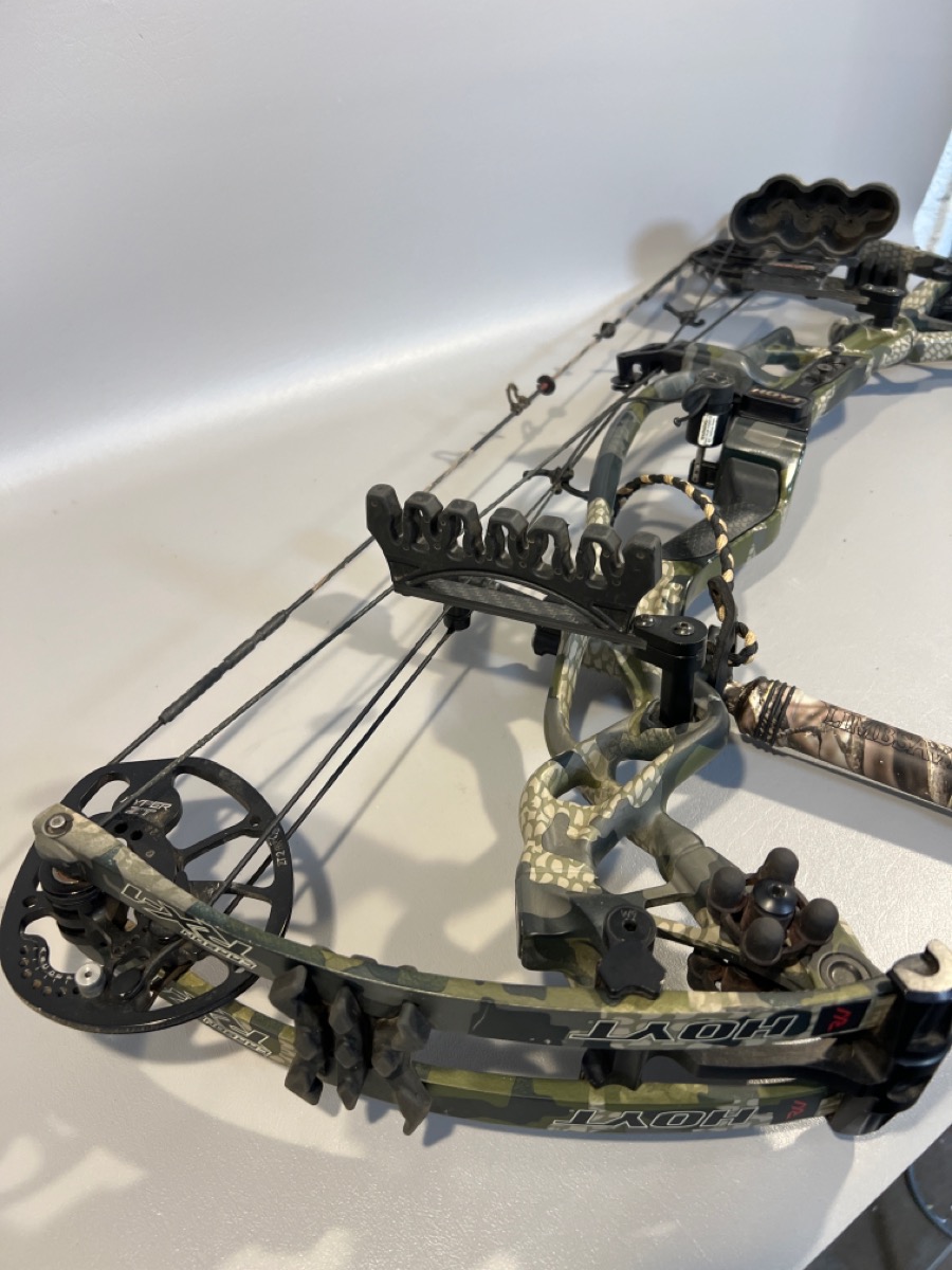 HOYT ARCHERY REDWRX CARBON RX-1 COMPOUND BOW CAMO WITH SOFT CASE Very ...