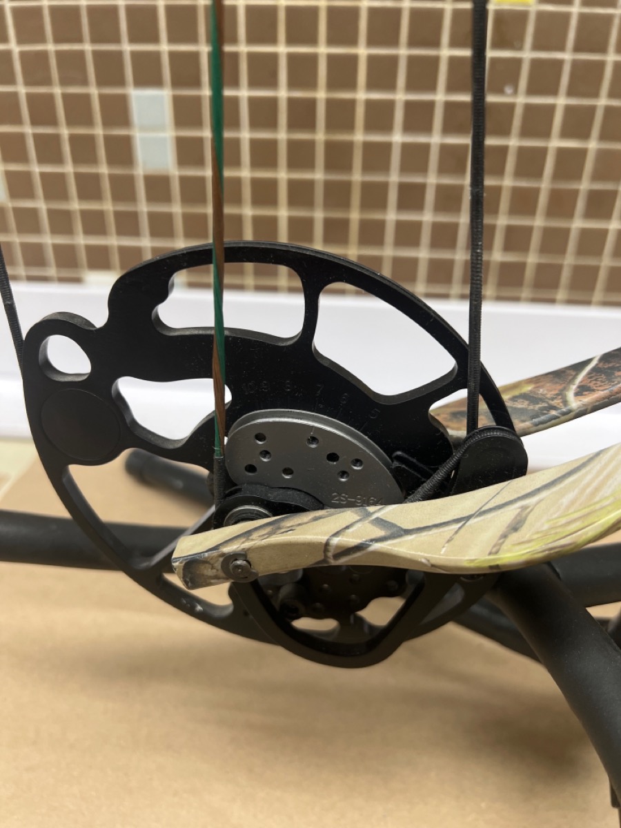 BEAR ARCHERY Bow ENCOUNTER compound bow w/ trophy ridge site Very Good