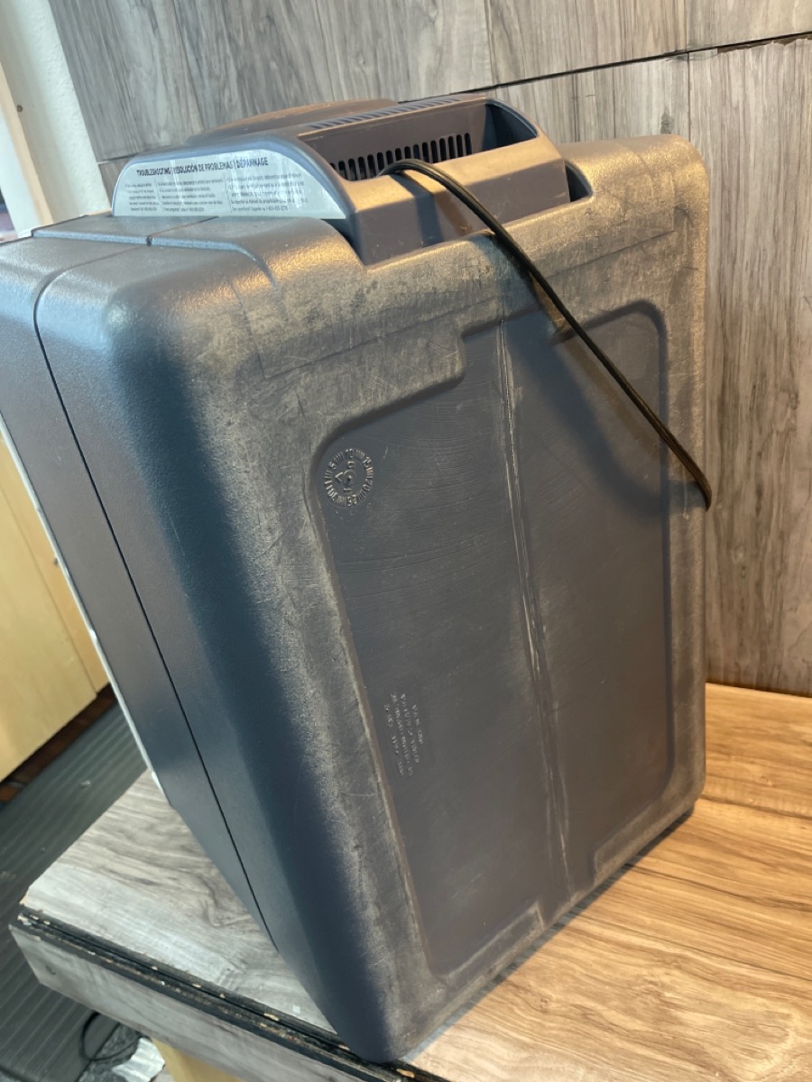 COLEMAN ELECTRIC COOLER 5644 **IN STORE PICK ONLY** Acceptable Used Guns