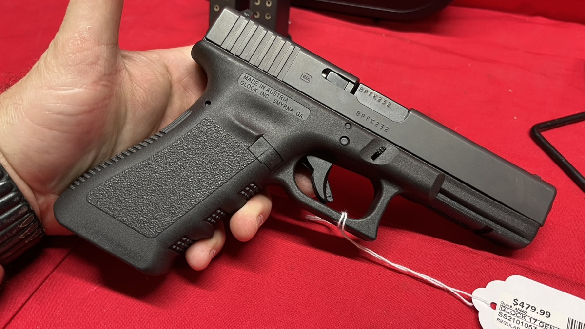 Glock 17 Gen III 9mm 4.40" SemiAuto Pistol 2 Mags Very Good Used Guns