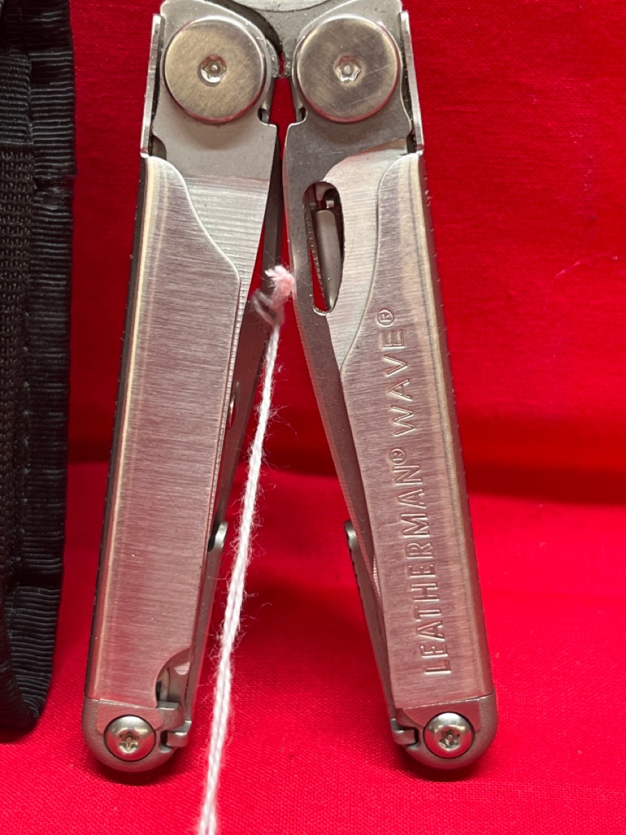 Leatherman Wave Original MultiTool Knife w/ Sheath Very Good Used Guns