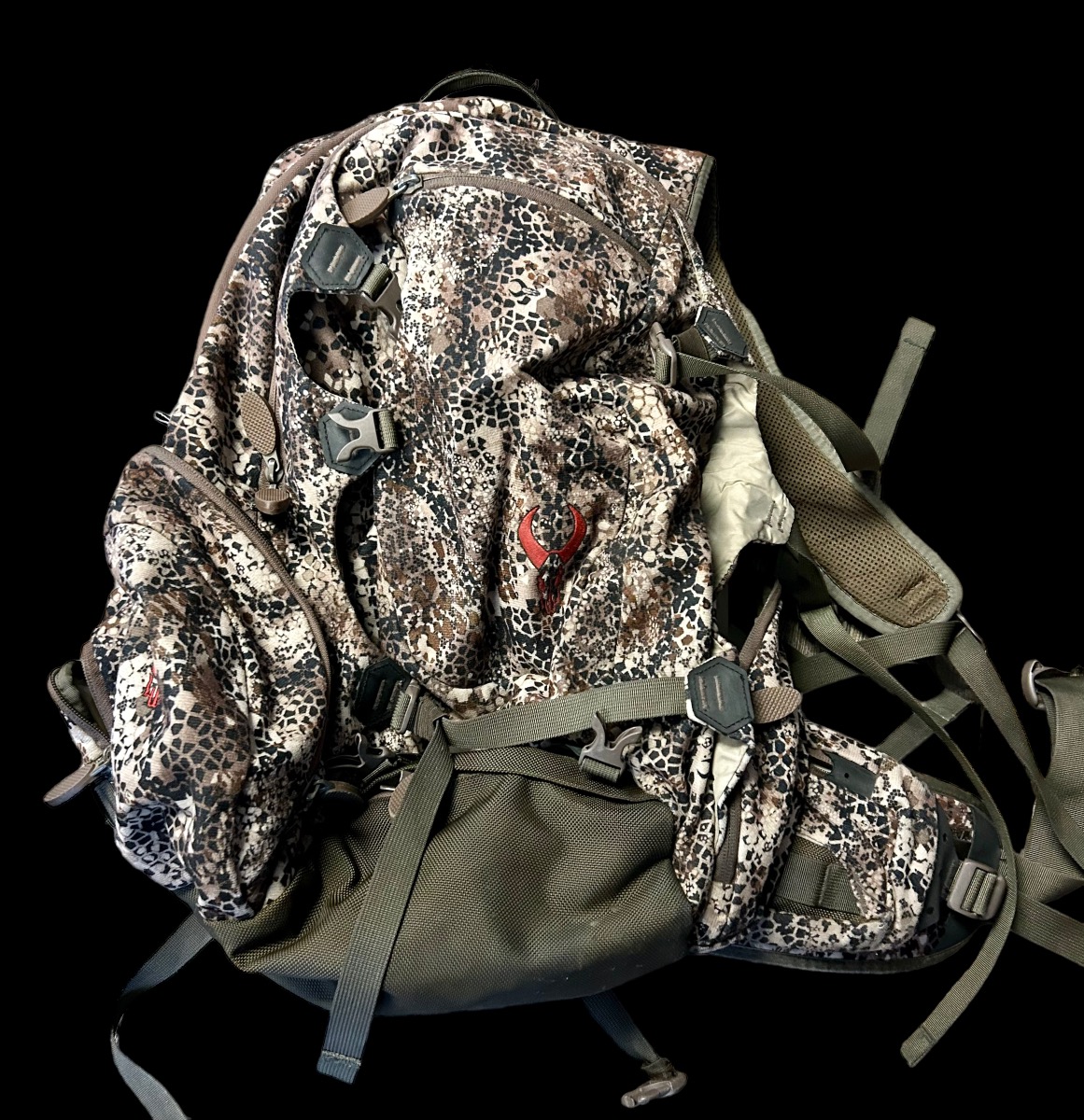 Badlands 2200 Hunting Backpack with Builtin Meat Hauler, Approach