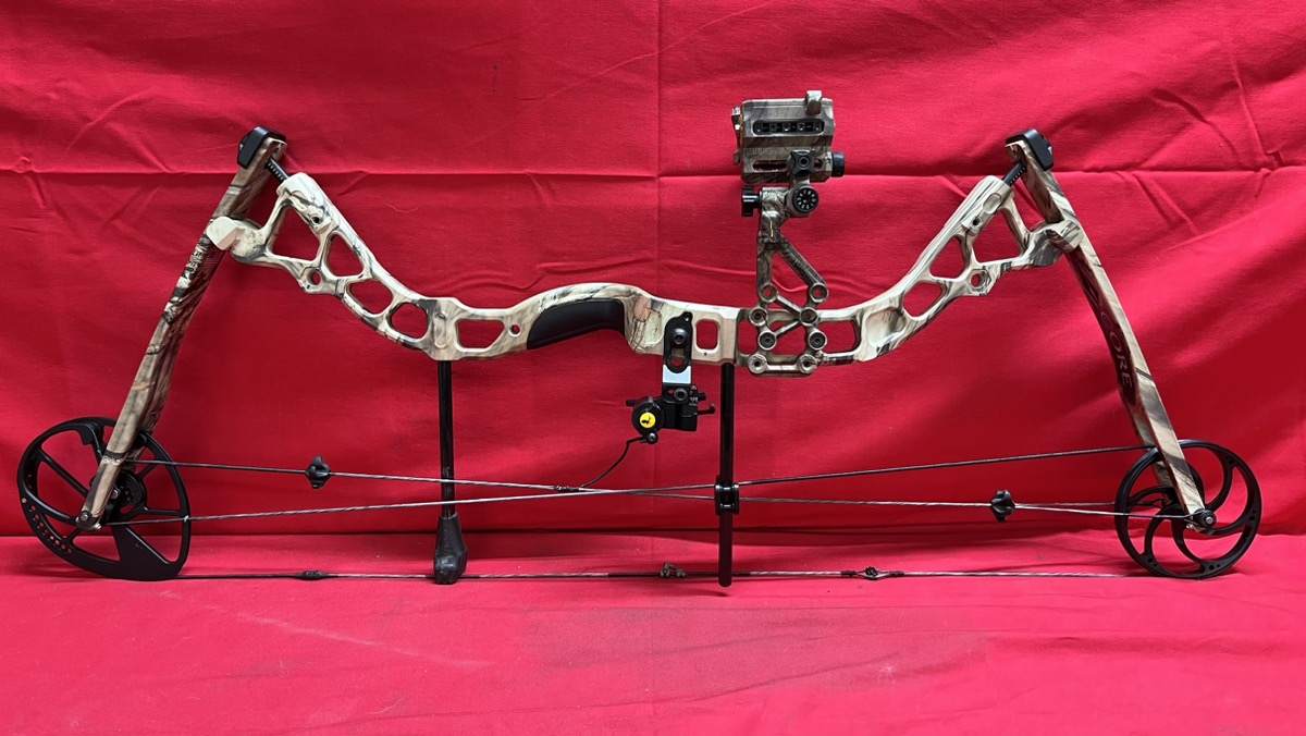 Diamond Archery by Bowtech CORE Left Hand Compound Bow Very Good Used