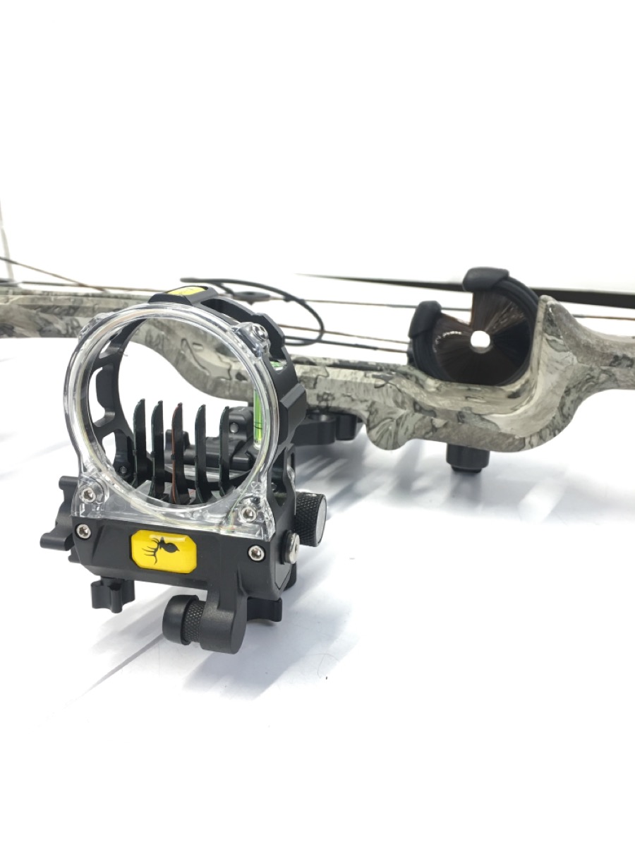 CABELA'S OPTIMUS COMPOUND BOW WITH 12 TRIAD TRISPINE 400 ARROWS (AEE