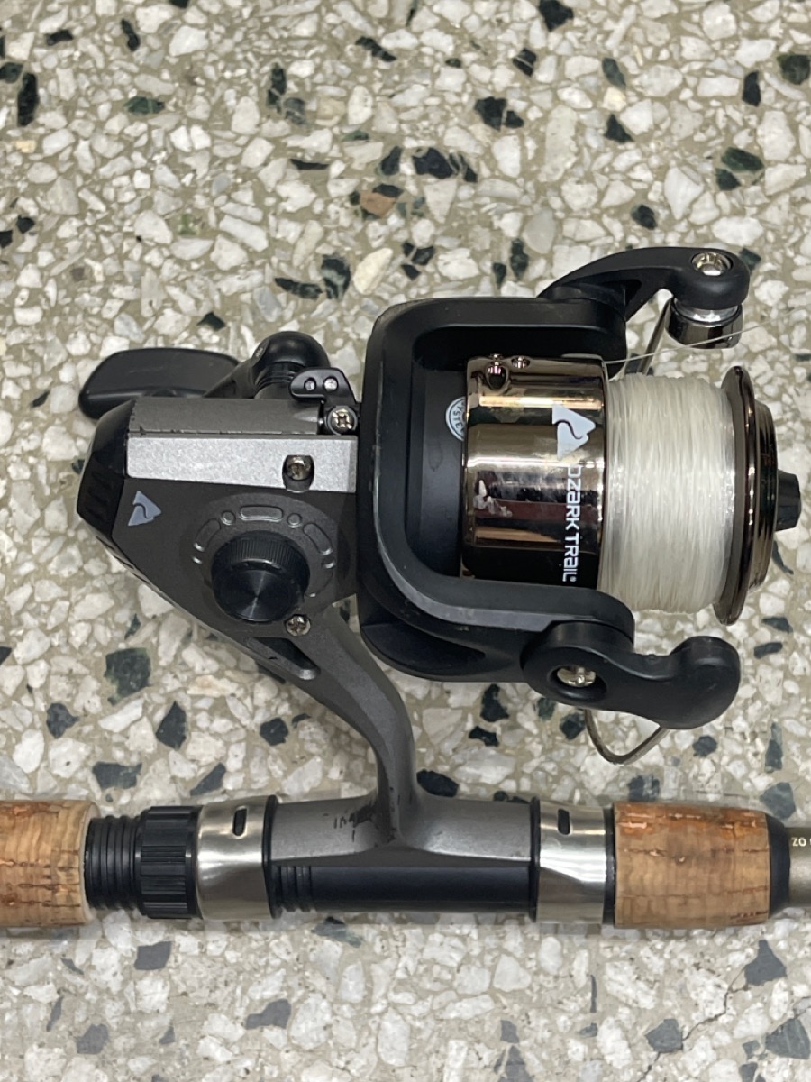 OZARK TRAIL 3000 FISHING ROD & REEL. Very Good Used Guns