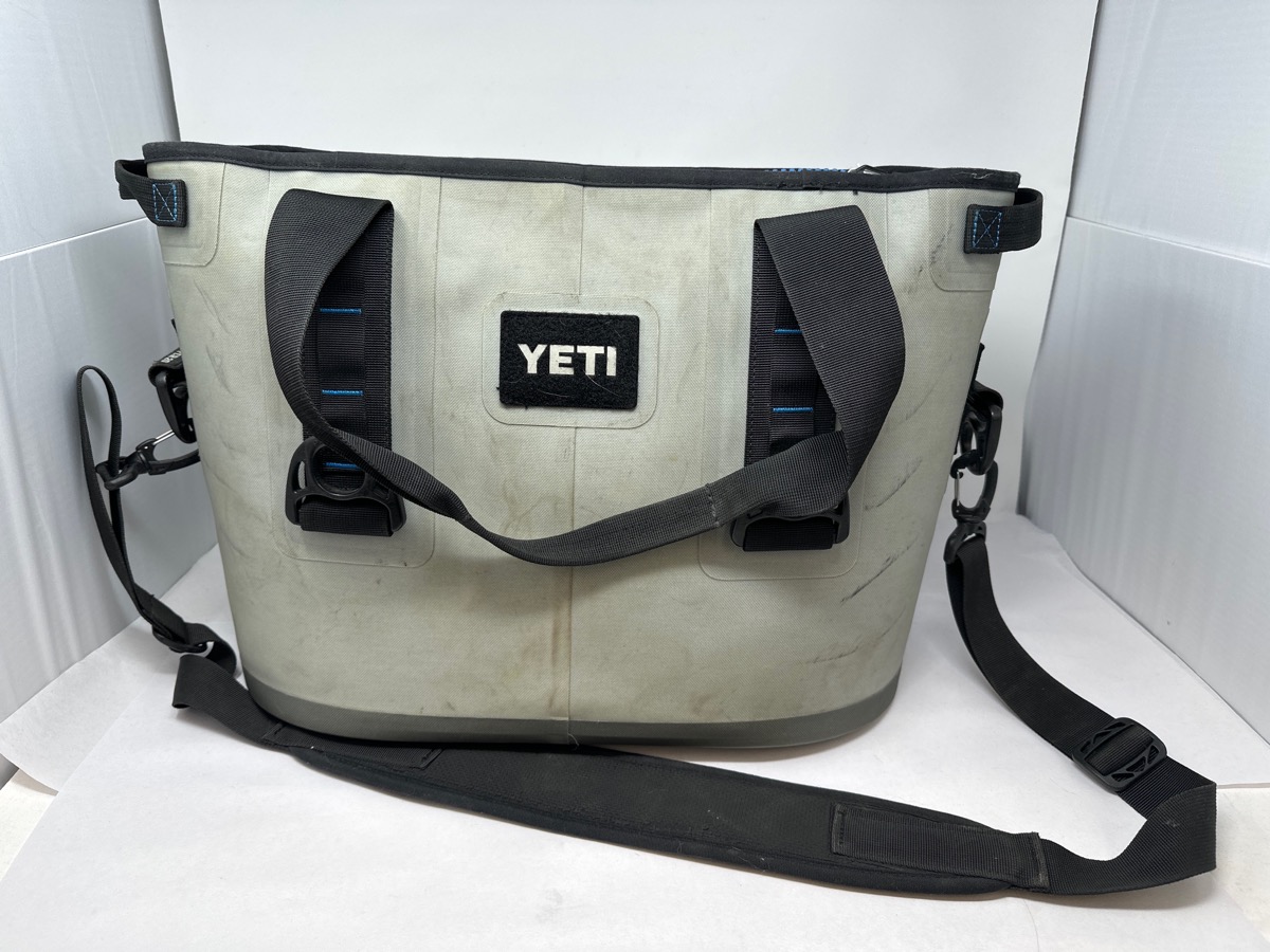 YETI HOPPER 20 COOLER Acceptable Used Guns
