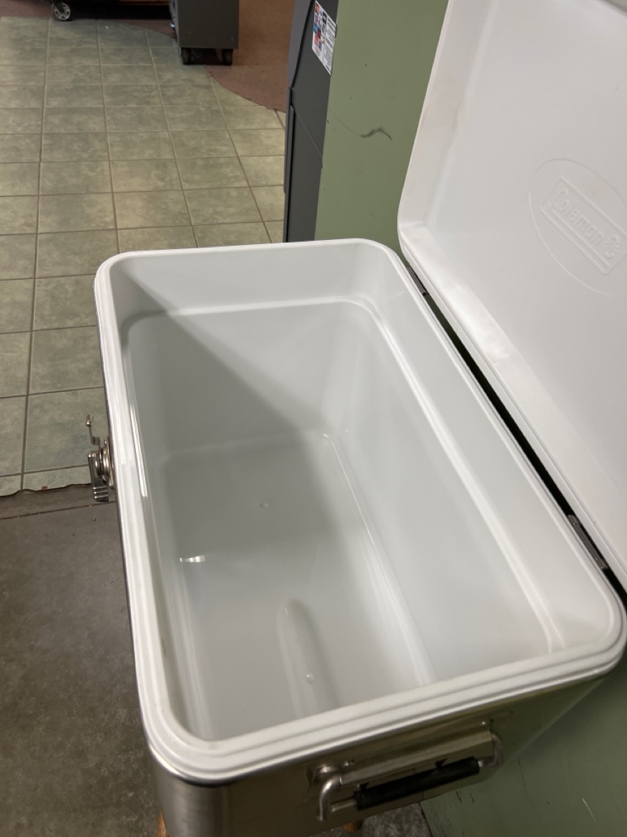 COLEMAN STEEL BELTED COOLER Like New Used Guns