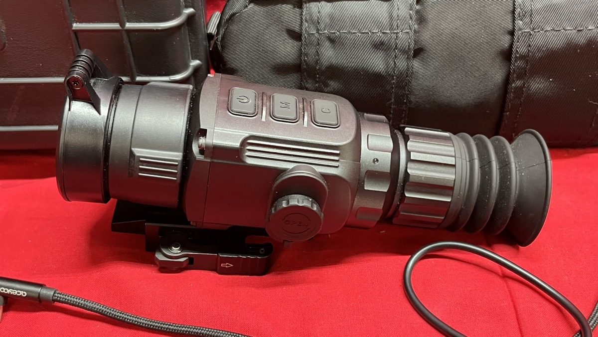 Bering Optics Hogster VOx Thermal Night Vision Scope w/ Case Like New