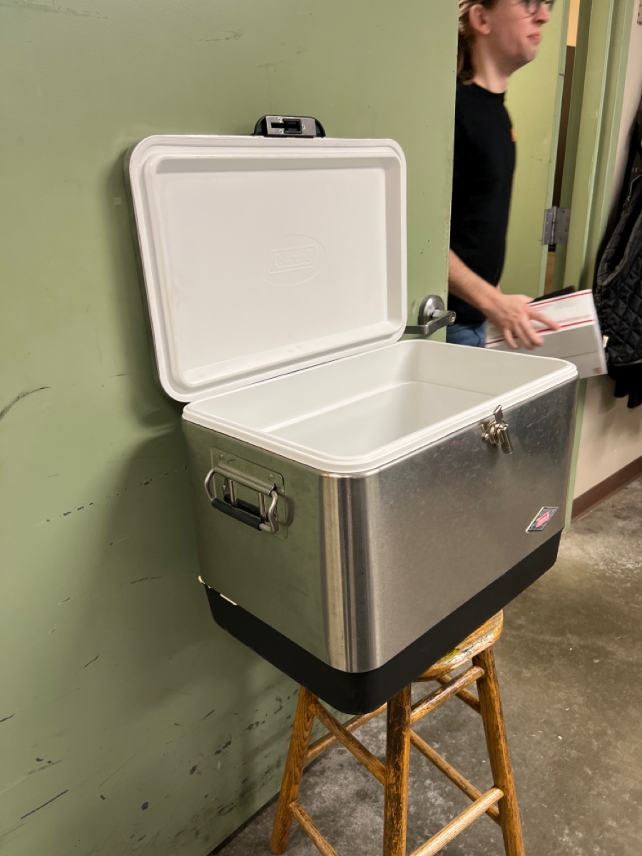 COLEMAN STEEL BELTED COOLER Like New Used Guns