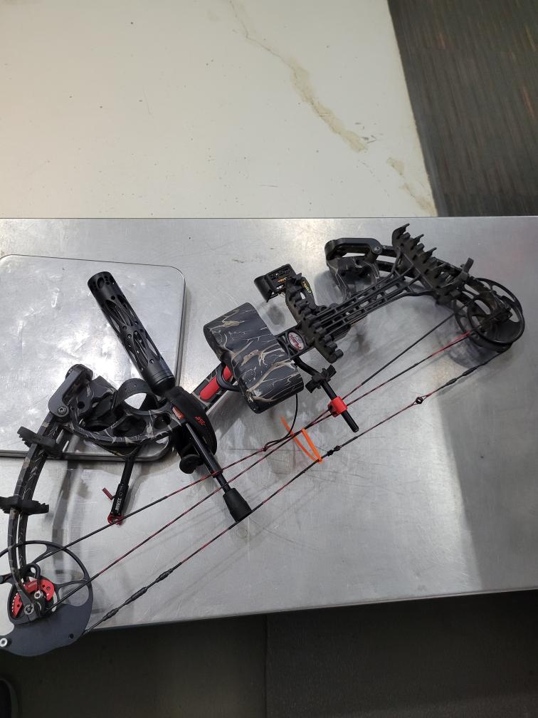 PSE ARCHERY X FORCE REVENGE (LEFT HANDED) Very Good Used Guns