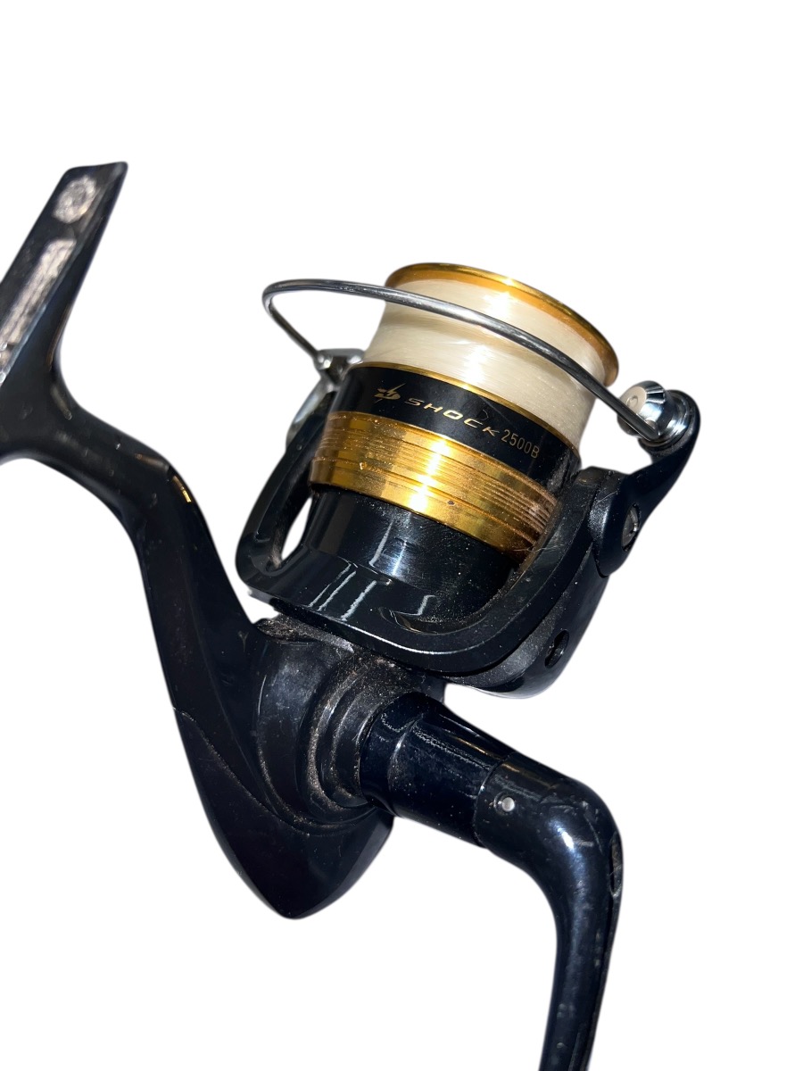 DAIWA D-SHOCK 2500B SPINNING REEL (L-DC) Good | Used Guns